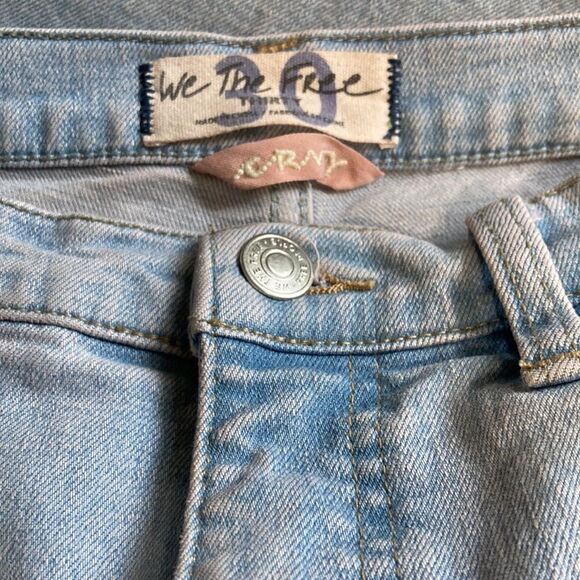 WE THE FREE CRVY Bell Bottom Flared Light Denim Denim Jeans Womens Size 30 - Picture 12 of 14